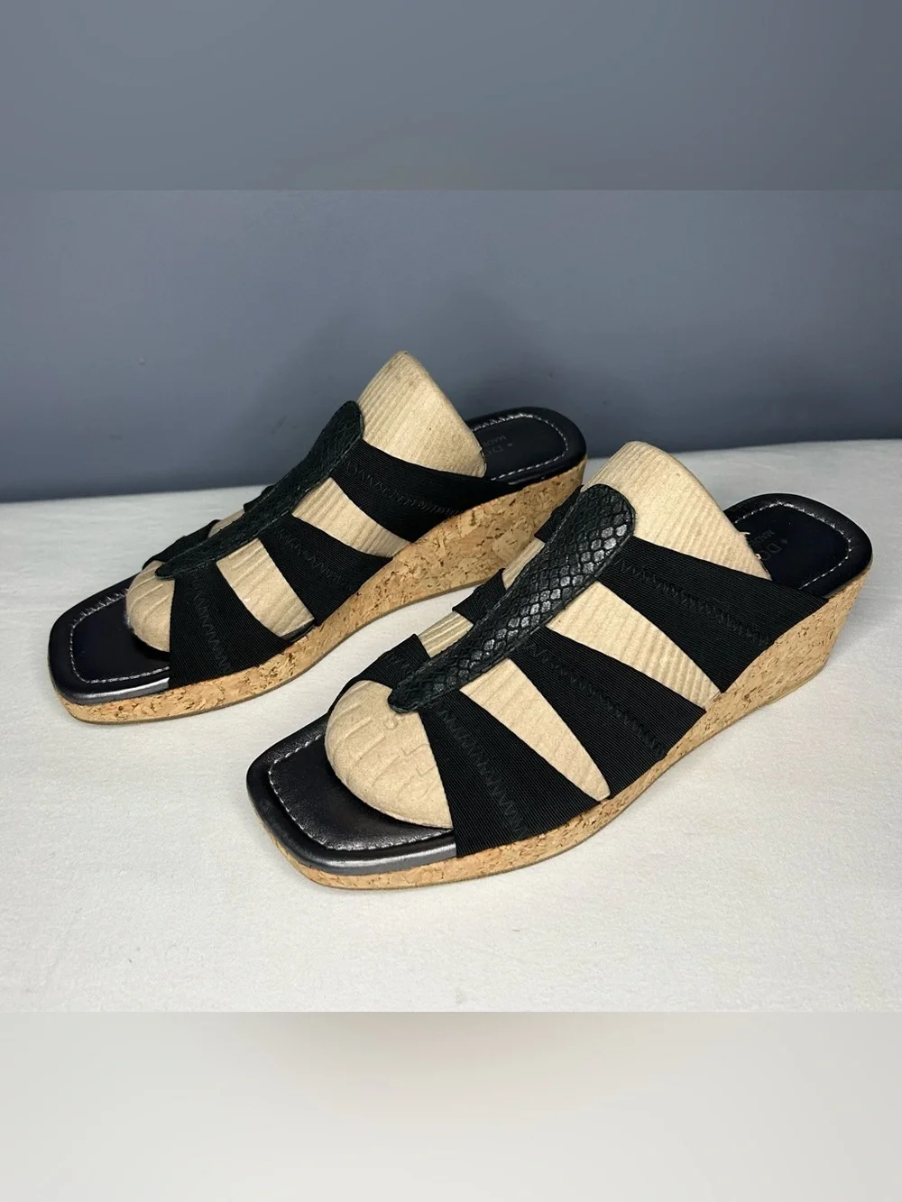Donald J Pliner Sandals Womens 9 N Black Cork Wedge Thong Slip On Spain Comfort